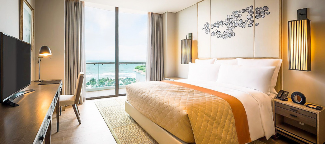 Bán khách sạn 4 sao đường Trần Phú 28 tầng, 200 phòng, gần biển Nha Trang