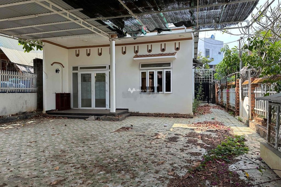 Nhà gồm 2 PN, cho thuê nhà, giá thuê cạnh tranh chỉ 7 triệu/tháng có diện tích là 200m2 ở Ea Tam, Đắk Lắk-01