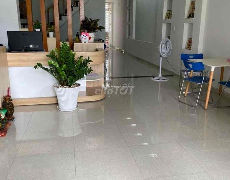 Giá khoảng 9 triệu/tháng, cho thuê nhà có diện tích 100m2 vị trí đẹp nằm tại Phú Lợi, Thủ Dầu Một, trong căn này có tổng 3 phòng ngủ vào ở ngay-01