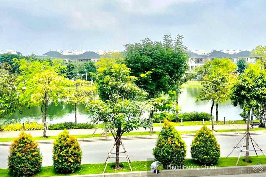 Có tổng diện tích 100m2, cho thuê nhà ở vị trí đẹp tọa lạc gần Quận 2, Hồ Chí Minh, hướng Bắc, căn nhà có tổng cộng 4 phòng ngủ, 5 WC nhà bao mới-01