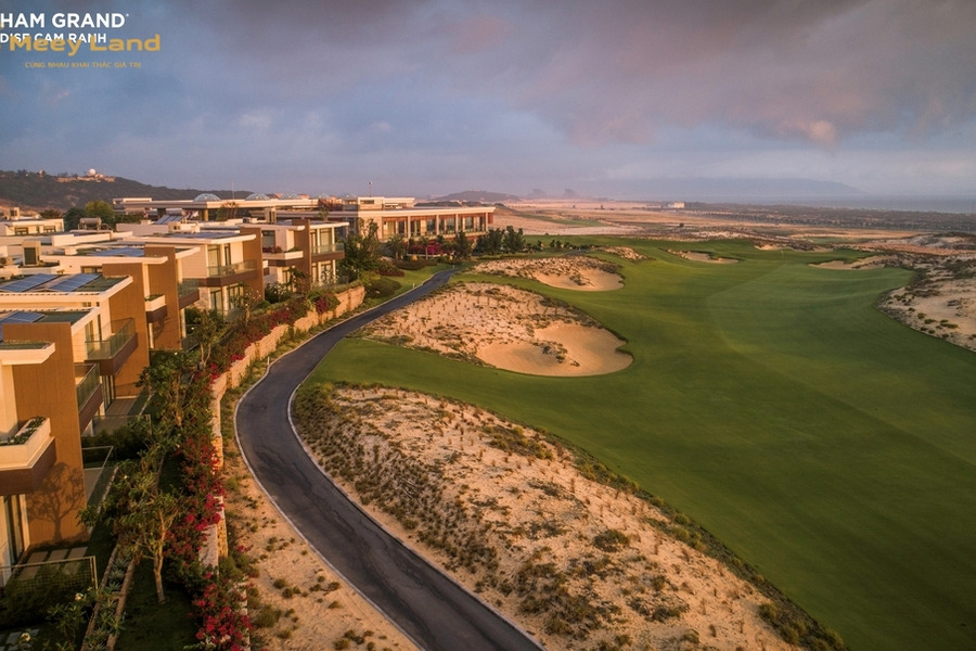 Bán biệt thự golf – view biển giá chỉ từ 45 triệu/m2 sổ hồng lâu dài-01
