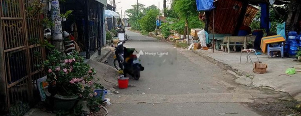 Vị trí đặt ngay ở Bình Tân, Hồ Chí Minh cho thuê nhà thuê ngay với giá rẻ bất ngờ chỉ 4 triệu/tháng, trong nhà tổng quan gồm 2 PN-02