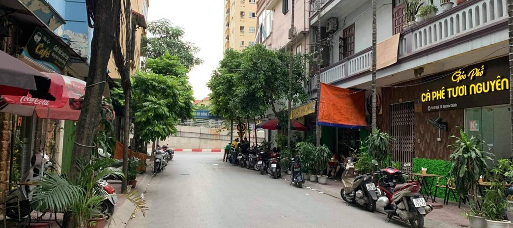 Sang nhượng quán cà phê diện tích 40m2 ở Nguyễn Chánh, Hà Nội.