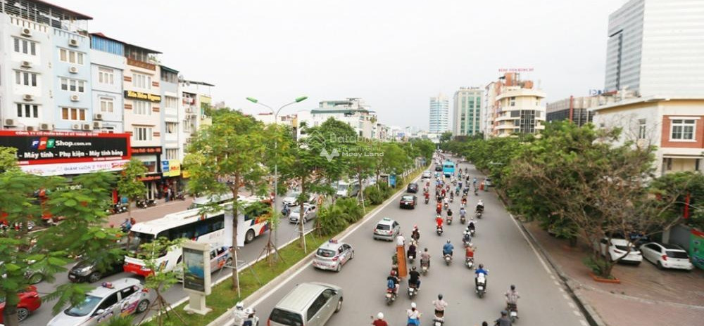 Bán nhà ở có diện tích chung 210m2 bán ngay với giá mềm chỉ 120 tỷ vị trí thuận lợi nằm tại Nguyễn Lương Bằng, Đống Đa