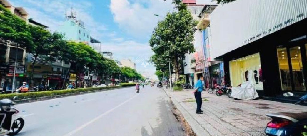 Bán căn nhà vị trí đặt tọa lạc ngay tại Nguyễn Văn Cừ, Long Biên bán ngay với giá cực rẻ chỉ 130 tỷ có diện tích chung là 470m2 giá tốt nhất