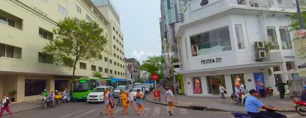Đang cần gấp tiền cần bán Khách sạn có một diện tích sàn 100m2 vị trí đẹp tại Lê Thánh Tôn, Bến Nghé giá bán cơ bản từ 128 tỷ vị trí siêu đẹp-03