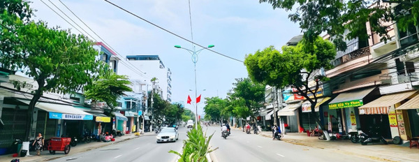Bán nhà 3 tầng ngang 8,8m mặt tiền đường biển Trần Phú, TP. Nha Trang giá tốt đầu tư -02