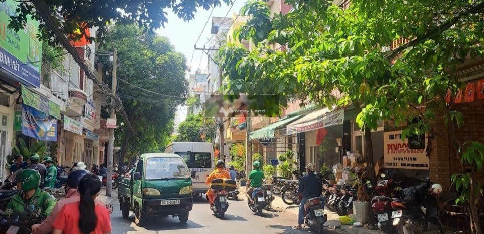Nhà có 4 phòng ngủ bán nhà ở diện tích chuẩn 160m2 bán ngay với giá cực sốc chỉ 35 tỷ vị trí cực kì thuận lợi ngay tại Nguyễn Bá Tuyển, Hồ Chí Minh