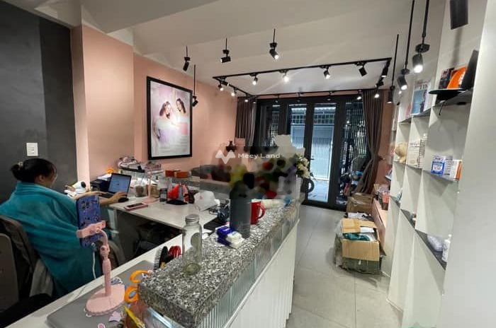 Diện tích 29m2 bán nhà ở ngay ở Quận 10, Hồ Chí Minh trong nhà gồm có 2 phòng ngủ 3 WC cảm ơn đã xem tin.