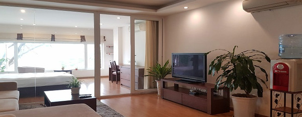 Cho thuê căn hộ dịch vụ tại Phạm Huy Thông, Ba Đình, 65m2, 1 phòng ngủ, view hồ, đầy đủ nội thất-02