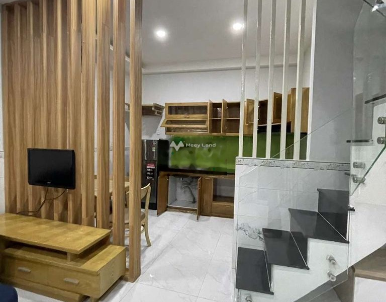 Vị trí ngay Quận 7, Hồ Chí Minh cho thuê nhà giá thuê siêu mềm 9 triệu/tháng, trong ngôi nhà này có 2 phòng ngủ, 2 WC-01