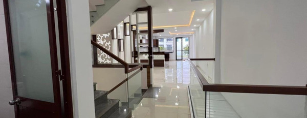 Tổng quan nhà có tất cả 5 phòng ngủ bán nhà bán ngay với giá đàm phán chỉ 8.5 tỷ diện tích rộng 95m2 vị trí đẹp Nha Trang, Khánh Hòa-02