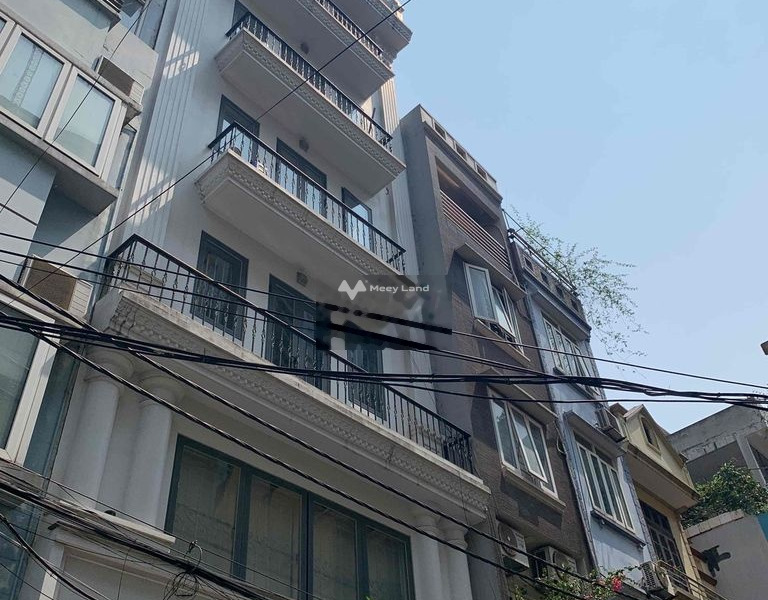 Vị trí trung tâm Yên Hòa, Cầu Giấy cho thuê nhà giá thuê siêu mềm 16 triệu/tháng, nhà này gồm có 5 phòng ngủ, 5 WC-01