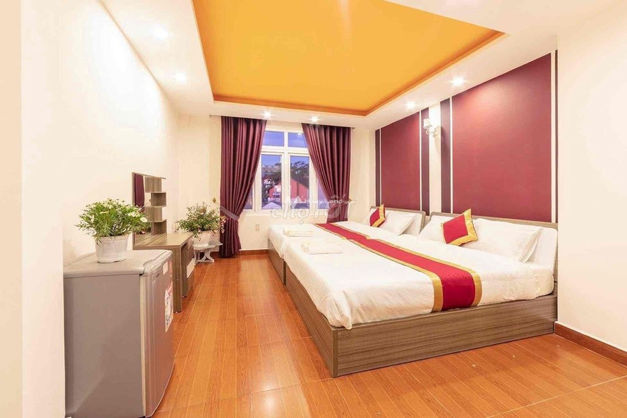 Bán nhà tại Hoàng Văn Thụ, Lâm Đồng giá bán cực kì tốt 15 tỷ diện tích 72m2 hướng Đông Bắc tổng quan nhà này gồm 10 phòng ngủ-01