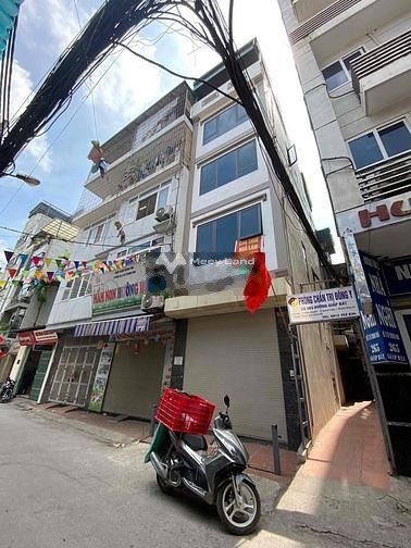 Cho thuê nhà diện tích tổng 75m2 vị trí đẹp nằm ở Mạc Thái Tổ, Yên Hòa giá thuê quy định chỉ 30 triệu/tháng, ngôi nhà này bao gồm 6 phòng ngủ, 5 WC-01