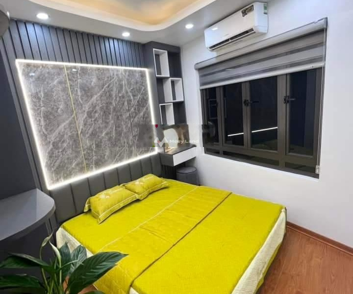 Bán nhà diện tích chuẩn 25m2 vị trí đẹp nằm ở Khâm Thiên, Đống Đa bán ngay với giá ưu đãi từ 2.85 tỷ tổng quan căn nhà này 3 phòng ngủ, 3 WC-01