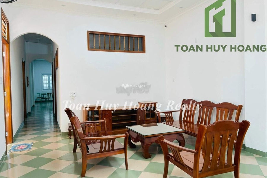 Cho thuê nhà vị trí mặt tiền ngay Hải Châu, Đà Nẵng, giá thuê hữu nghị từ 15 triệu/tháng diện tích tầm trung 220m2, ngôi nhà bao gồm có 3 phòng ngủ-01