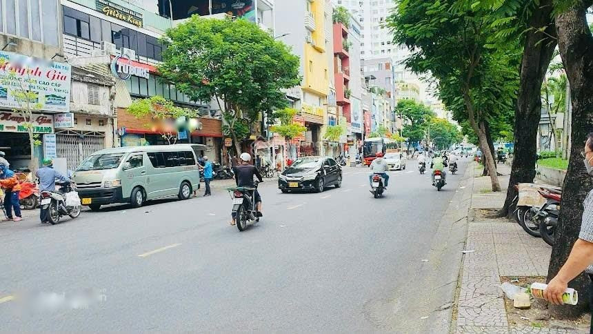 Cho thuê nhà với diện tích thực 270m2 vị trí đẹp gần Quận 1, Hồ Chí Minh thuận tiện đi lại-01