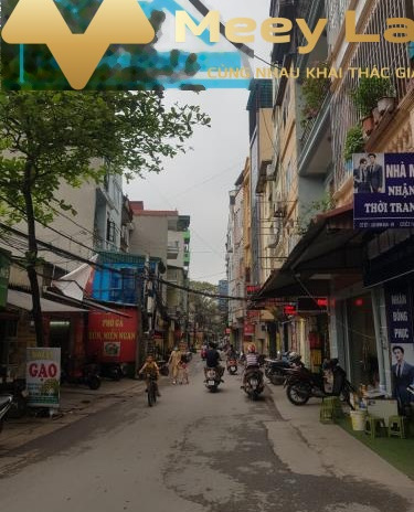 Giá cực tốt từ 2.85 tỷ bán đất dt rộng 30 m2 vị trí thuận lợi Mễ Trì, Hà Nội