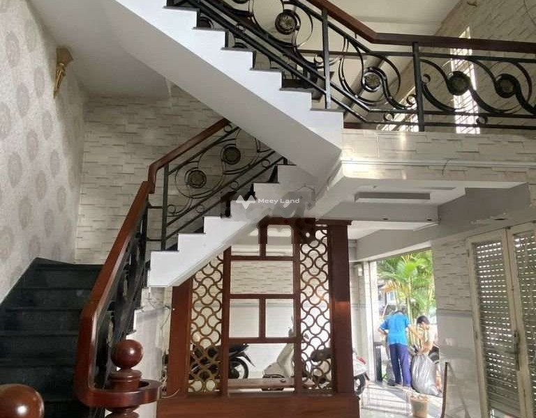 Vị trí đặt ngay tại Nguyễn Sỹ Sách, Hồ Chí Minh cho thuê nhà thuê ngay với giá cực tốt chỉ 22 triệu/tháng, trong căn này có tổng 4 PN, 4 WC-01