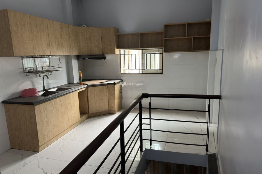 Diện tích rộng lớn 40m2, cho thuê nhà ở Phía trong Quận 1, Hồ Chí Minh, nhà có tất cả 4 phòng ngủ, 4 WC liên hệ chính chủ-01