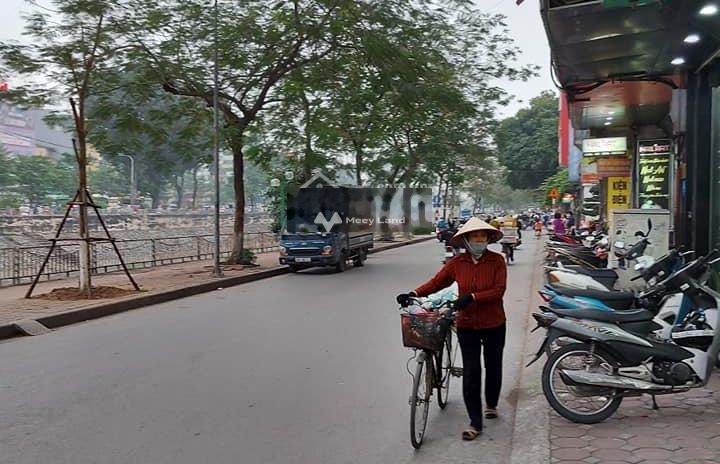 Bán nhà vị trí mặt tiền nằm ngay Nguyễn Khang, Hà Nội giá bán hữu nghị chỉ 65 tỷ có diện tích 177m2 tổng quan bao gồm 4 phòng ngủ