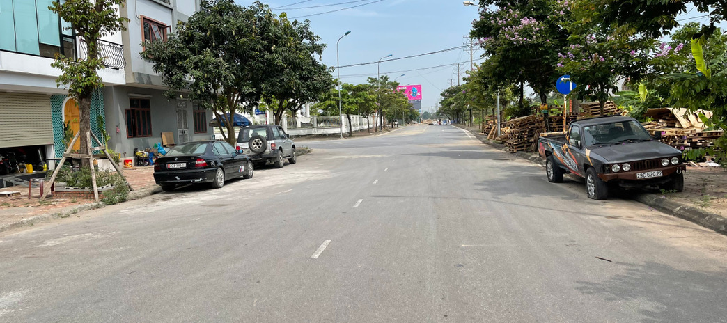 Cần bán lô giáp góc 34,2m2 tại khu tái định cư Trâu Quỳ, mặt đường 25m thông lên Long Biên