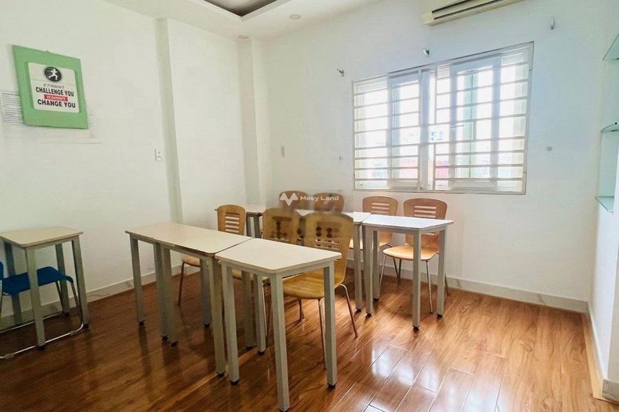 Nhà có 4 phòng ngủ cho thuê nhà ở Có tổng diện tích 360m2 giá thuê hữu nghị chỉ 35 triệu/tháng vị trí ngay ở Phan Văn Trị, Hồ Chí Minh-01