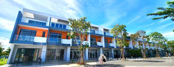 5.25 tỷ, bán liền kề có diện tích chính 100m2 vị trí đặt ngay trung tâm Vĩnh Thái, Nha Trang, ngôi nhà có 3 phòng ngủ giá siêu rẻ-02