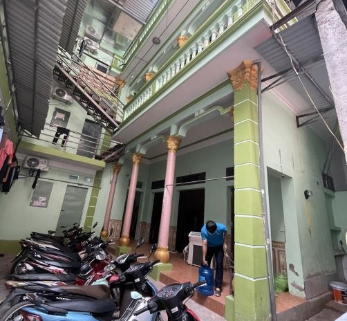 Vị trí mặt tiền tọa lạc trên Yên Phong, Bắc Ninh cần bán phòng trọ dt khoảng là 184 m2, tổng quan nhà này thì gồm 22 phòng ngủ lh thương lượng thêm