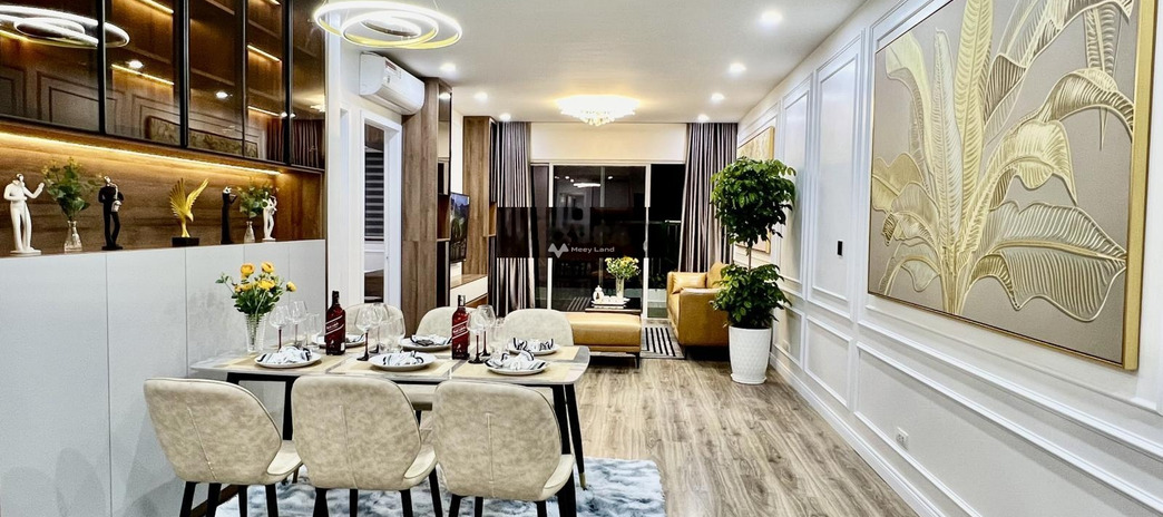Ngôi căn hộ này bao gồm 2 phòng ngủ, bán chung cư vị trí đẹp gần Phạm Văn Đồng, Hà Nội, tổng quan có tổng cộng 2 PN, 2 WC nội thất sang trọng