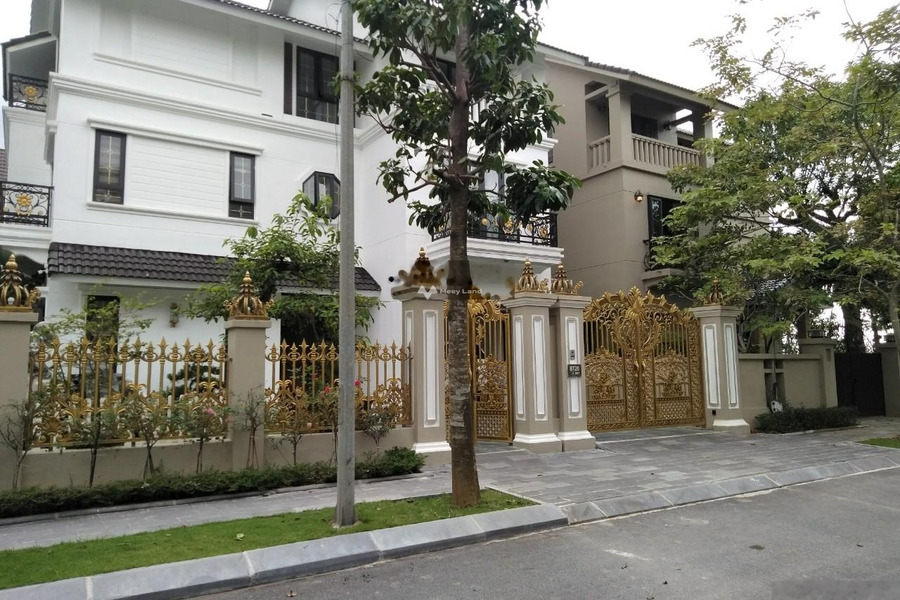 Thuộc Sunny Garden City, bán liền kề nằm tại Sài Sơn, Hà Nội với diện tích 300m2, hướng Đông - Nam, tổng quan nhà này có tổng 5 PN-01