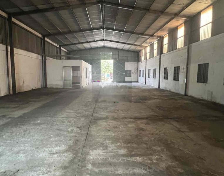 Với tổng diện tích 220m2, cho thuê nhà ở vị trí đặt tọa lạc trên Lê Trọng Tấn, Hồ Chí Minh, nhà có 1 PN, 1 WC còn chần chờ gì nữa-01