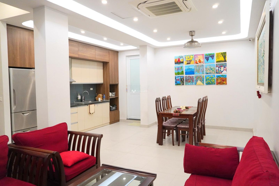 Cho thuê chung cư nằm ở Hàng Bài, Hà Nội, căn hộ nhìn chung gồm 2 PN, 3 WC lh biết chi tiết-01