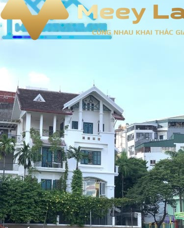 Cần bán biệt thự gần Phường Liễu Giai, Hà Nội, giá đầy đủ 35 tỷ có dt khoảng 420 m2, trong nhà nhìn chung bao gồm 8 PN tiện ích bao phê