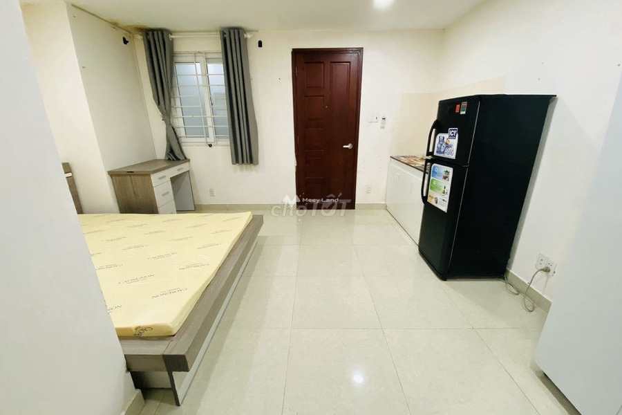 Nằm trên Đồng Xoài, Tân Bình, cho thuê chung cư thuê ngay với giá cực êm chỉ 4.3 triệu/tháng, căn này bao gồm 1 PN, 1 WC giá siêu rẻ-01