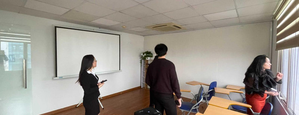 Vị trí nằm ở Hoàng Quốc Việt, Hà Nội cho thuê sàn văn phòng 140m2 nội thất bố trí hợp lý Cơ bản-02