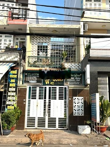 Bán nhà có diện tích chung là 94m2 vị trí thuận lợi tại Bình Trị Đông, Hồ Chí Minh bán ngay với giá tốt chỉ 9 tỷ nhà này có tổng 3 phòng ngủ, 3 WC-01