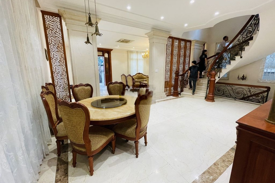 Cho thuê nhà vị trí đẹp tọa lạc tại Phường 13, Hồ Chí Minh, thuê ngay với giá tốt bất ngờ 85 triệu/tháng Diện tích nền 448m2, nhà này gồm 8 PN-01