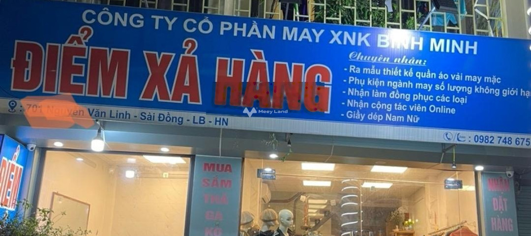 Nhà gồm 3 phòng ngủ bán nhà bán ngay với giá bất ngờ 4.5 tỷ diện tích 39m2 vị trí thuận lợi Nguyễn Văn Linh, Long Biên