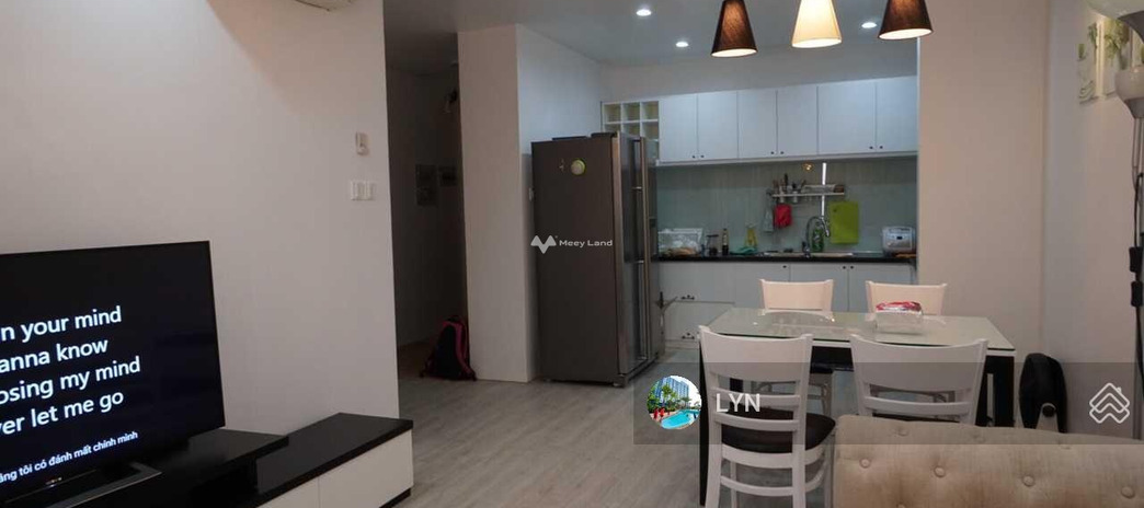 Cho thuê chung cư mặt tiền nằm ngay Lương Minh Nguyệt, Tân Phú, trong căn hộ gồm có 3 phòng ngủ, 2 WC giá tốt nhất