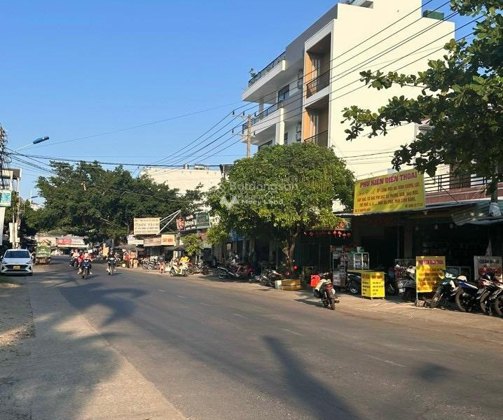 Trong nhà bao gồm có 4 phòng ngủ bán nhà giá bán cực sốc 7.5 tỷ có diện tích chung là 150m2 tọa lạc ở Vĩnh Hải, Nha Trang-01
