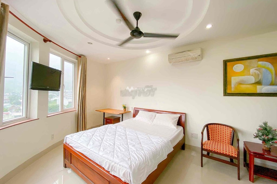 Trong căn hộ tổng quan gồm có 1 phòng ngủ, cho thuê căn hộ vị trí đặt nằm tại Thọ Quang, Đà Nẵng, 1 WC tiện ích đầy đủ-01
