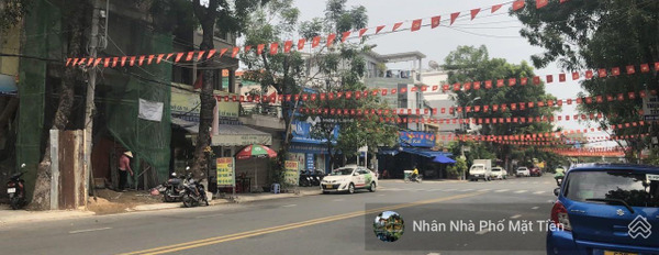 Bán ngay với giá rẻ chỉ 30 tỷ bán nhà diện tích 90m2 vị trí tốt tại Tân Phong, Quận 7 ngôi nhà này có tổng 4 PN 5 WC liên hệ trực tiếp để được tư vấn-03
