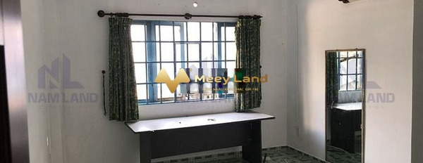 Vị trí mặt tiền tọa lạc gần Đường Số 12, Hồ Chí Minh cho thuê nhà vào ở luôn giá thực tế chỉ 25 triệu/tháng, nhà gồm có 4 phòng ngủ, 4 WC-02