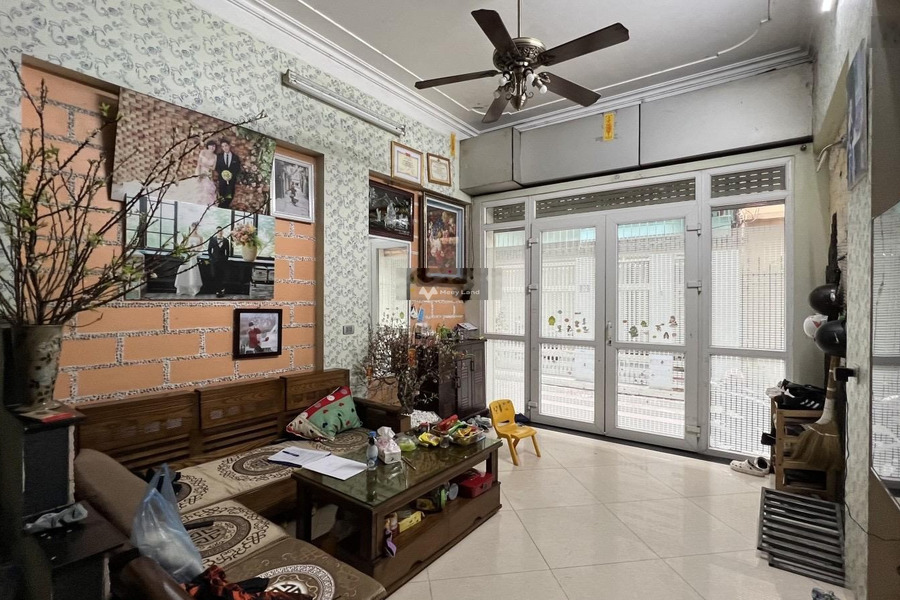 Bán nhà vị trí đẹp nằm ngay Nguyễn Văn Cừ, Hà Nội bán ngay với giá siêu khủng chỉ 6.7 tỷ có diện tích rộng 39m2 tổng quan bên trong nhà có 4 phòng ngủ-01