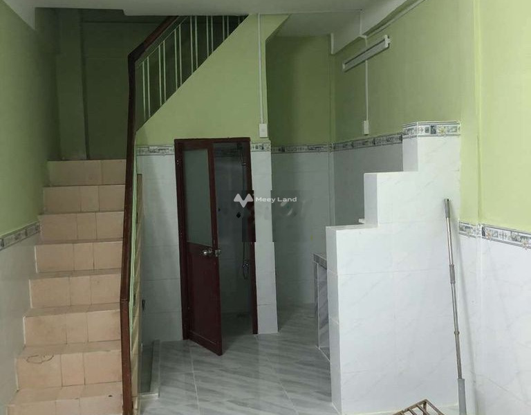 Cho thuê nhà toàn bộ khu vực có diện tích 21m2 ngay Quận 4, Hồ Chí Minh giá thuê rẻ 9 triệu/tháng, trong ngôi nhà này gồm 2 PN-01