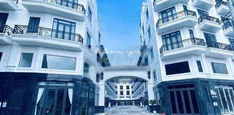 Cho thuê nhà tọa lạc ở Thạnh Lộc, Hồ Chí Minh, giá thuê gốc 13 triệu/tháng có diện tích rộng 60m2, trong căn này gồm 4 phòng ngủ-02