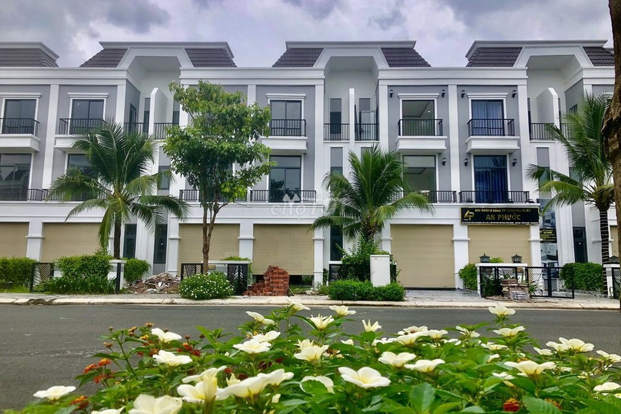 Nhà 4 phòng ngủ bán nhà bán ngay với giá thực tế từ 1.7 tỷ có diện tích chung là 125m2 vị trí ngay tại Chơn Thành, Bình Phước-01