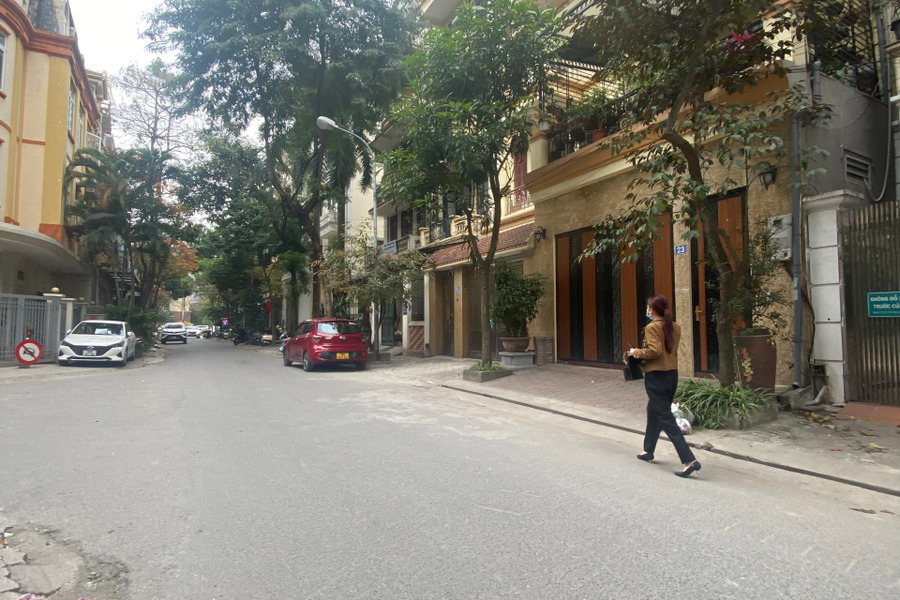 Cho thuê nhà mới hiện đại mặt phố Nguyễn Bá Khoản (Trung Yên 9), Quận Cầu Giấy. Diện tích 90m2 - 5 tầng, mặt tiền 7m-01
